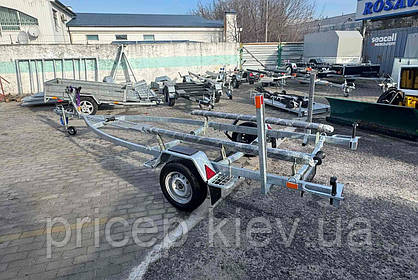 Причіп для човна: безпека перевезення та зручне зберігання