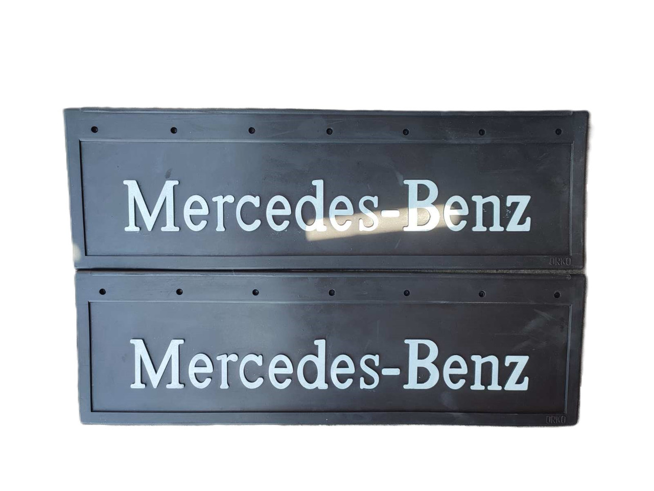 Бризговик передній (вузький) для вантажного автомобіля MERCEDES