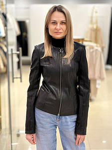 Жіноча приталена шкіряна куртка