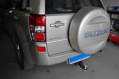 Фаркоп Suzuki Grand Vitara 2005-2011 (Сузукі Гранд Вітара) без зняття бампера Американська вставка під квадрат