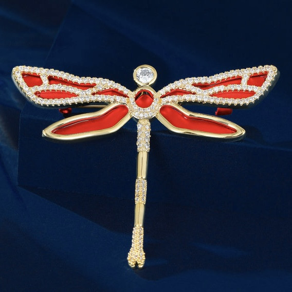 Брошка металева срібляста бабка в стразах покрита кольоровою емаллю розміром 60х50 мм