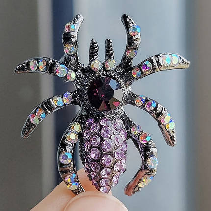 Брошка металева срібляста Павук із різнобарвними кристалами, що переливаються, розмір виробу 30х30 мм, фото 1