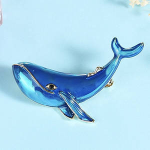 Брошка металева на сріблястій основі кит покрита бірюзовою емаллю розмір виробу 55х40 мм