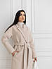 Зимове на утеплювачі світле жіноче кашемірове пальто максі з поясом, шліцом, фото 2
