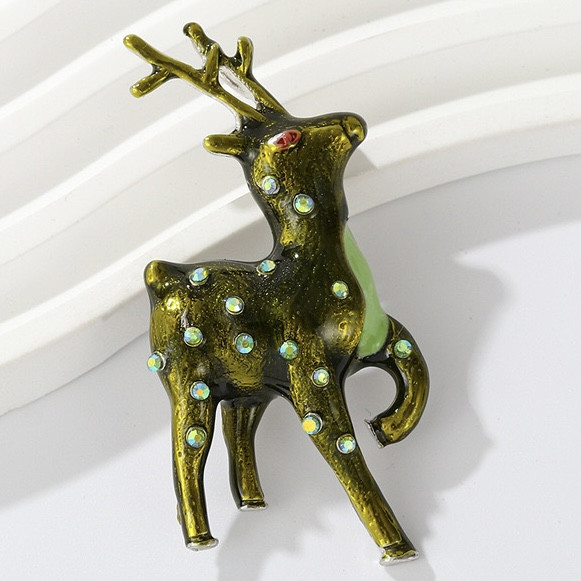 Брошка металева срібляста Різдвяний Олень у стразах покрита кольоровою емаллю розмір виробу 70х30 мм