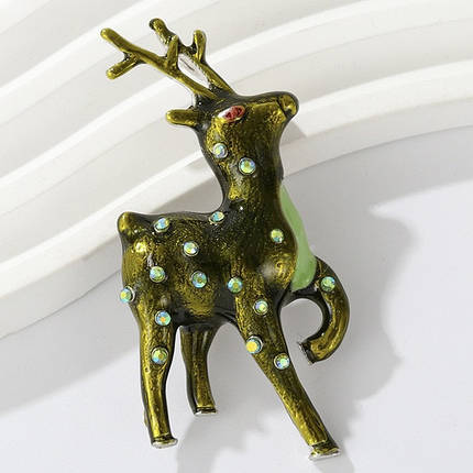 Брошка металева срібляста Різдвяний Олень у стразах покрита кольоровою емаллю розмір виробу 70х30 мм, фото 1