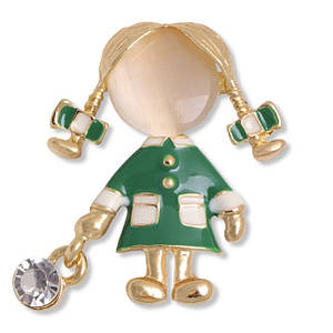 Брошка металева на золотистій основі дівчинка з косичками сумочкою покрита кольоровою емаллю розмір 35х30 мм