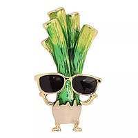 Брошка металева на золотистій основі рослина в окулярах і штанцях покрита кольоровою емаллю розмір 30Х15 мм