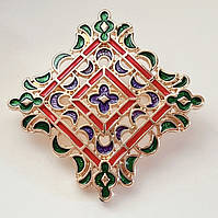 Брошка металева на золотистій основі покрита різнобарвною емаллю з різними візерунками розмір 35Х35 мм