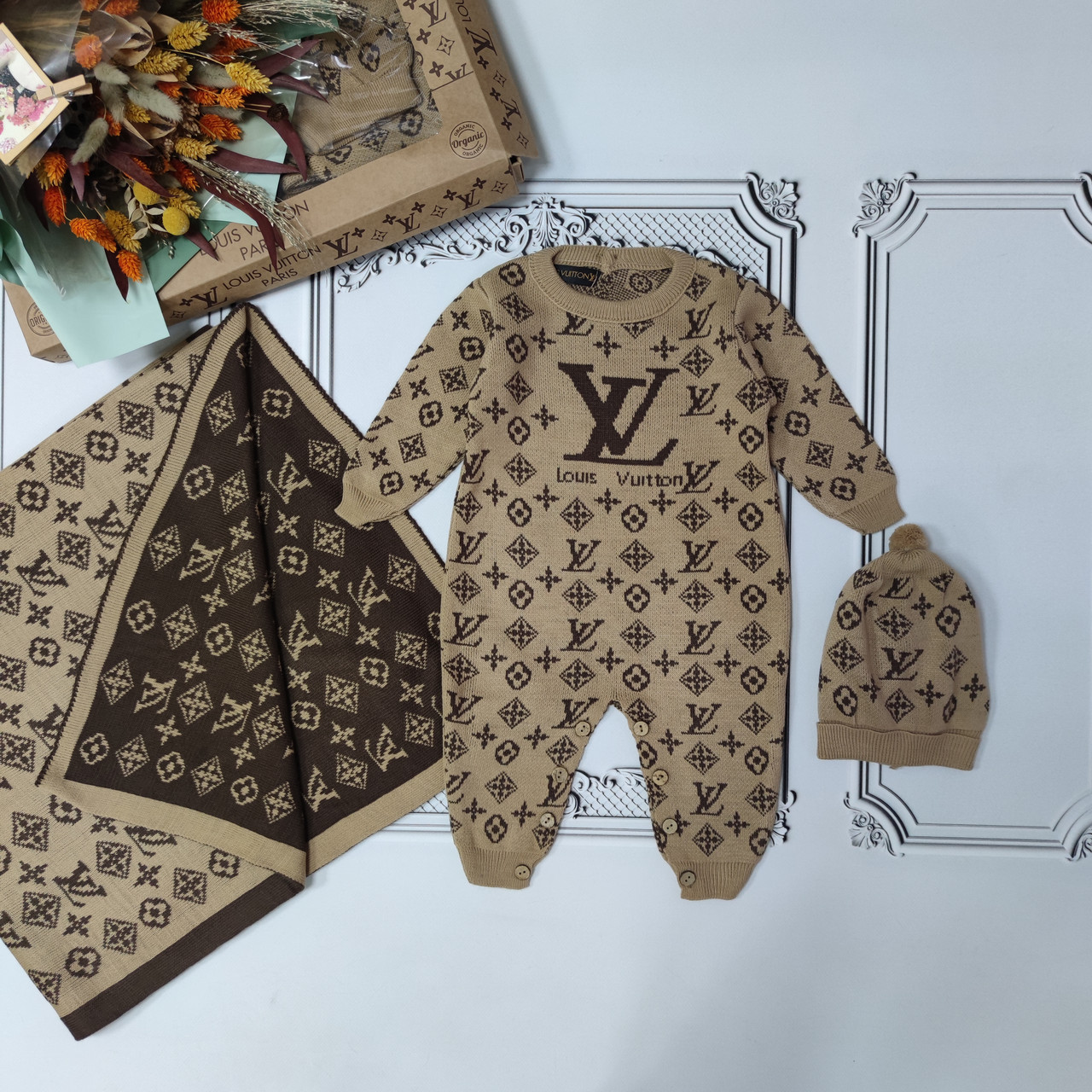 В’язаний набір на виписку, комплект для новонароджених Louis Vuitton у подарунковій коробці