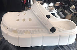 Крокcи жіночі на платформі білого кольору  Розмір 36,37,38.