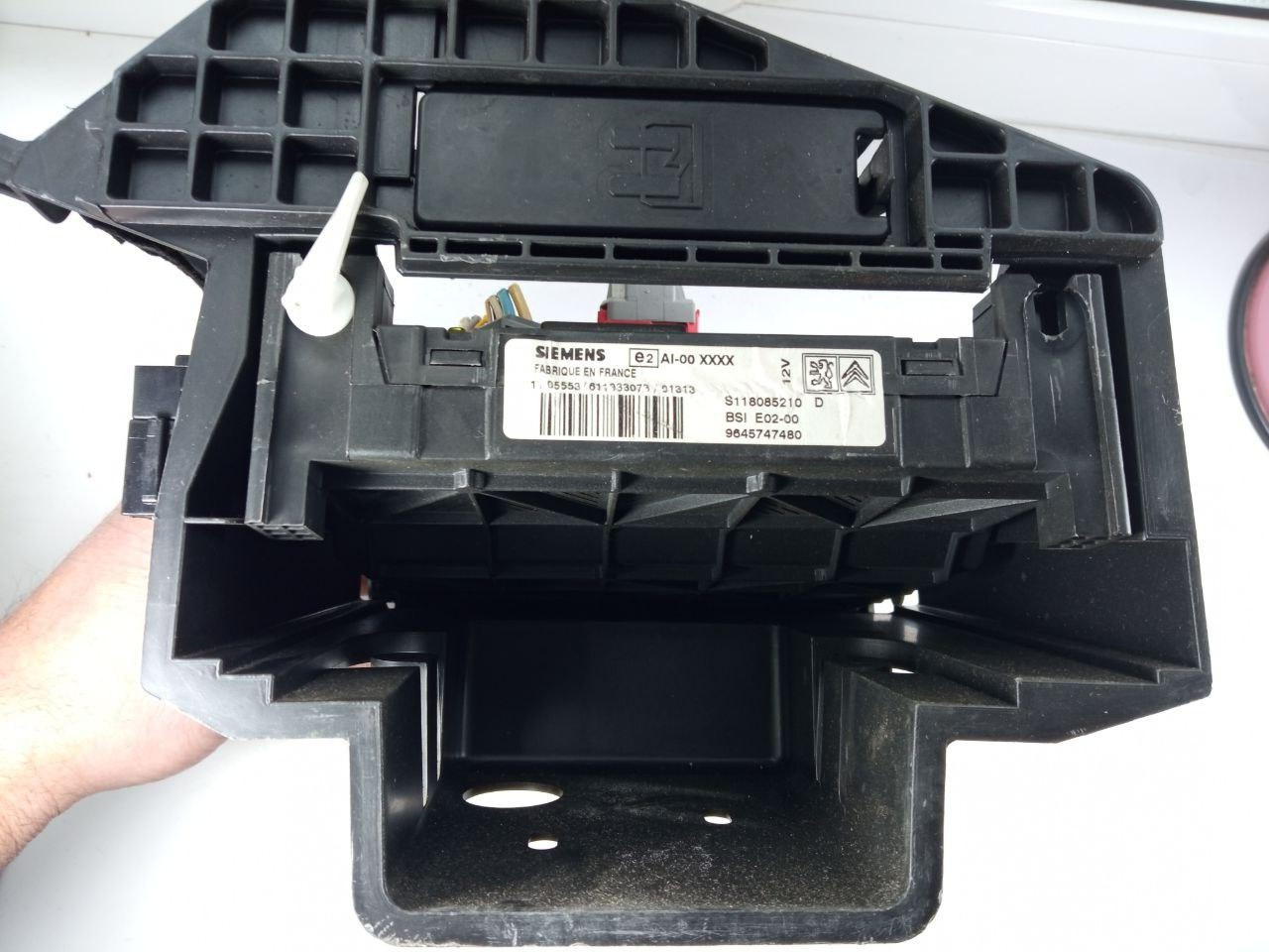 Блок запобіжників 9641442880 D03 Peugeot 206 CC Siemens S118085210 D 9645747480