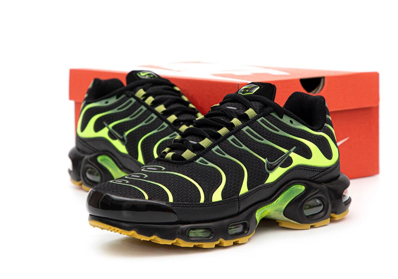 Чоловічі кросівки Nike Air Max Plus TN Black Green Чорні Взуття Найк Аір Макс Плюс текстиль шкіра демісезон