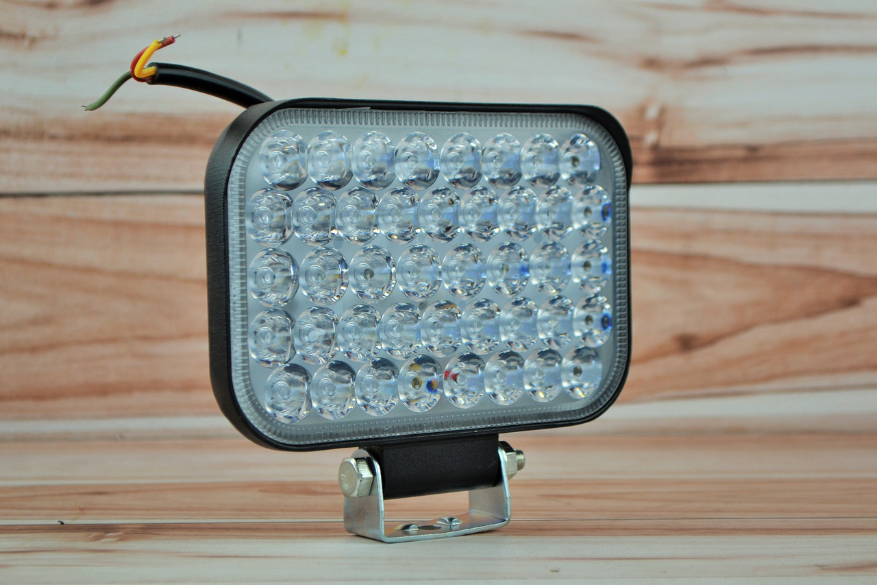 Фара LED прямокутна 126W 6000K (42 діодів) (15,2 см х 10 см х 3 см) (ближній + дальний)
