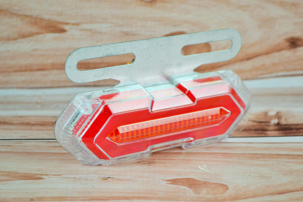 Габаритний LED ліхтар з рухомим поворотом та підсвіткою 24V червоний (1 шт.)