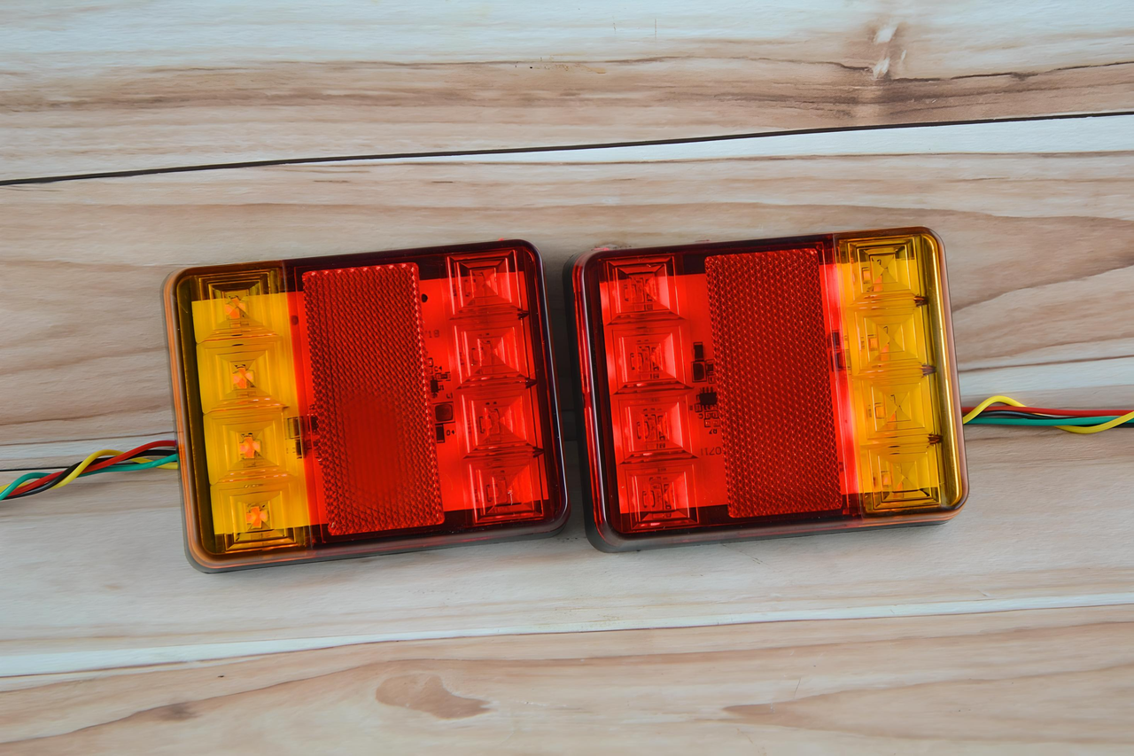 Ліхтар задній LED (12-24v 120 мм х 95 мм х 22 мм)