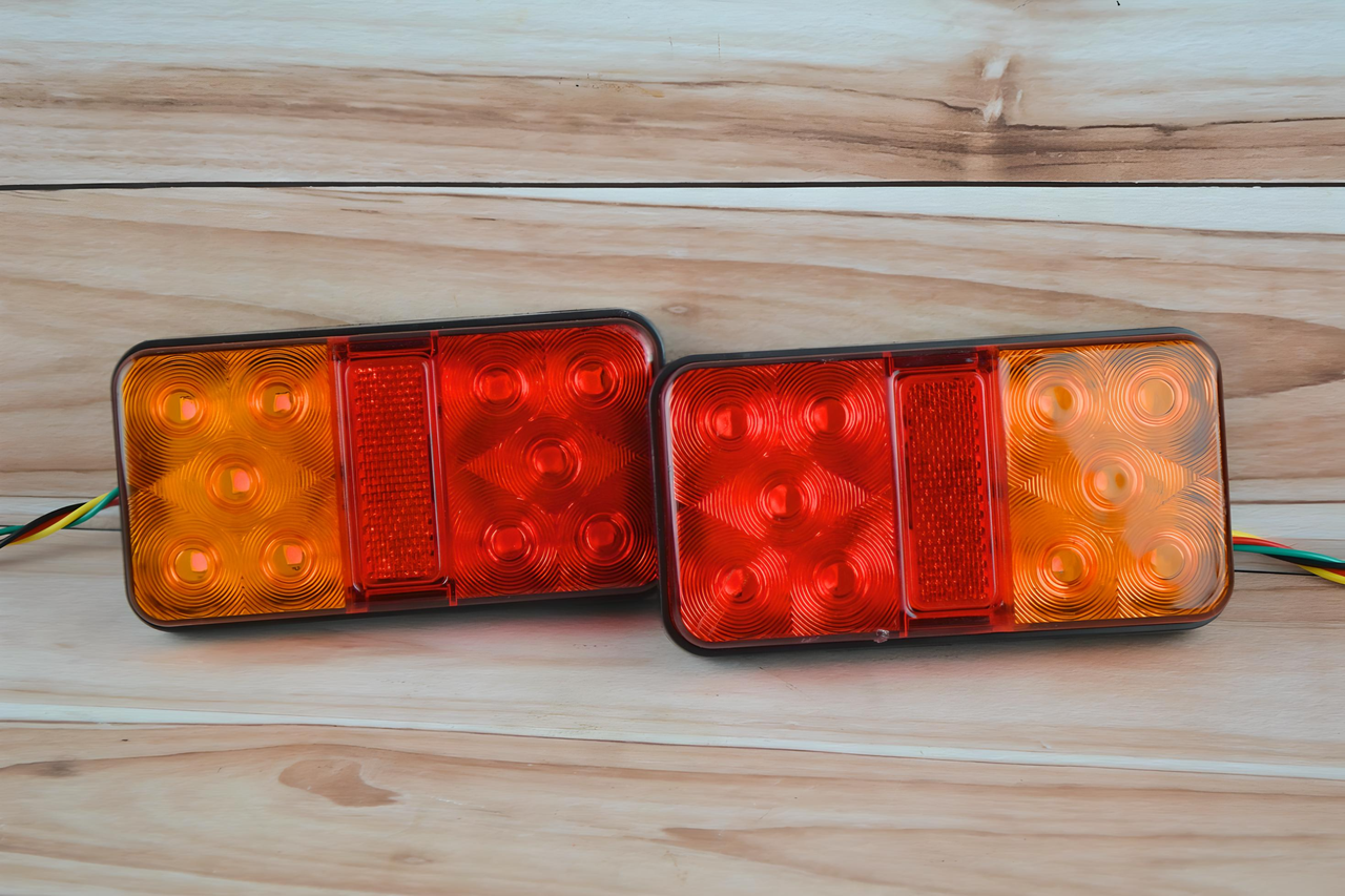 Ліхтар задній LED (12-24v 150 мм х 80 мм х 22 мм)