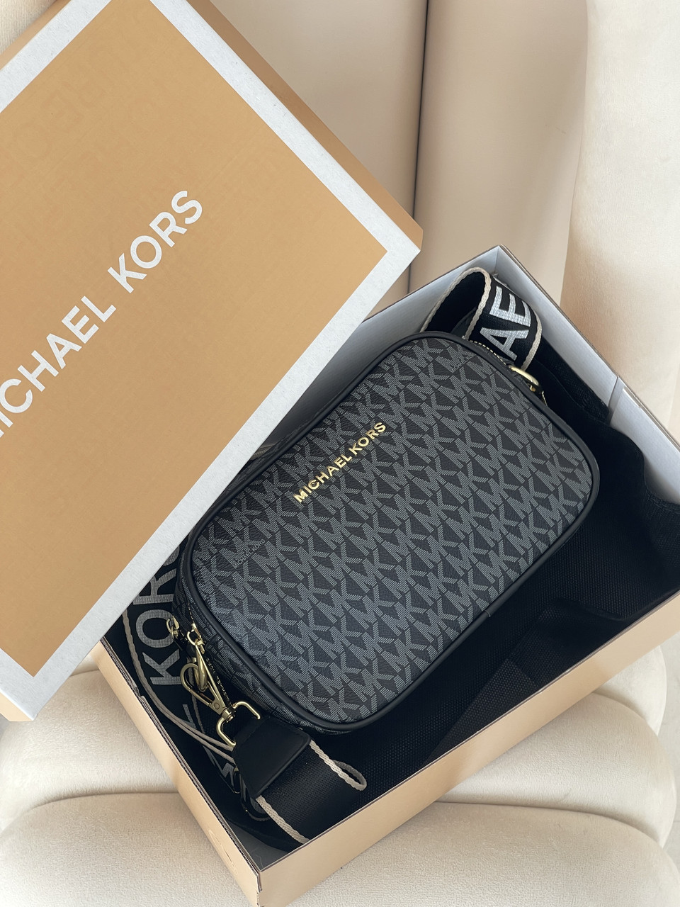 Сумка жіноча Michael Kors крос-боді чорний на широкому ремені Майкл Корс, фото 1