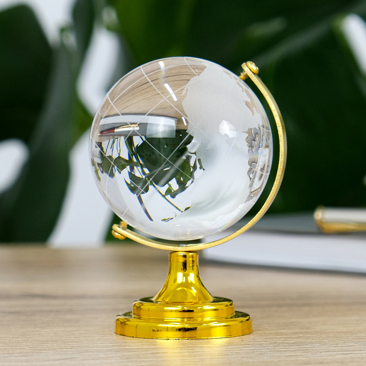 Кришталевий глобус на пластиковій підставці золото 9.5*6.5 см Гранд Презент MH-SJ045-1-6D