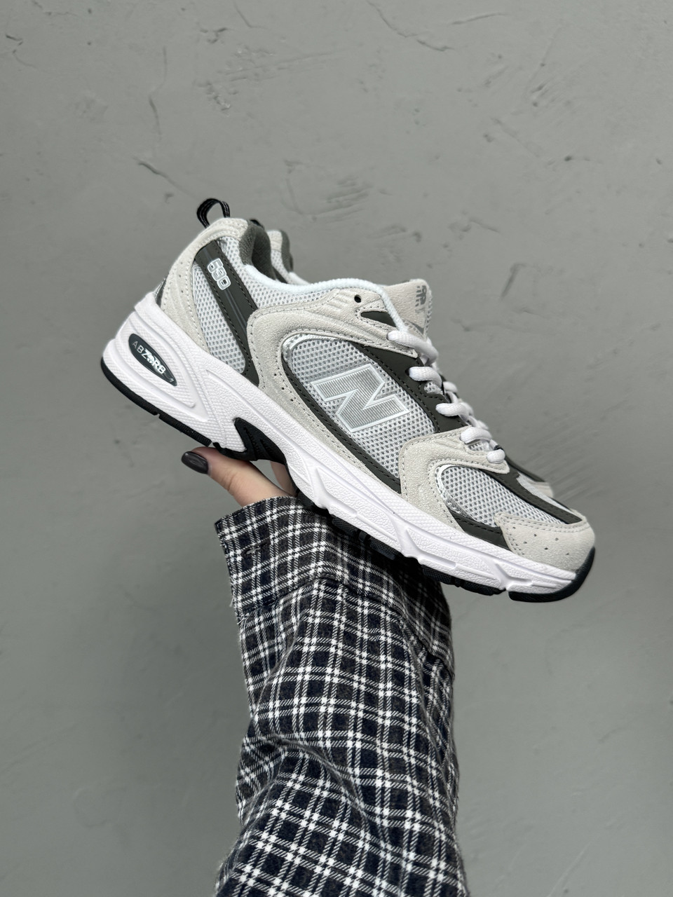 Жіночі кросівки New Balance 530 Grey White Взуття Нью Беланс 530 сірі шкіра текстиль демісезон унісекс