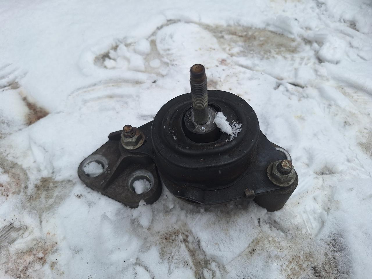 Подушка опора права кронштейн двигуна 2,3 FORD Explorer 2016-2019 BB5Z6038F BB536F012 б/у