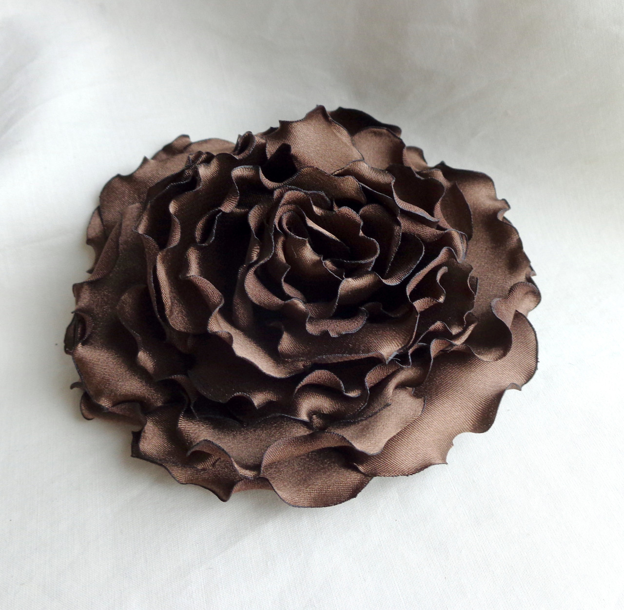 Брошь цветок из коричневой ткани ручной работы "Гвоздика Шоколад" - фото 3 - id-p458838636