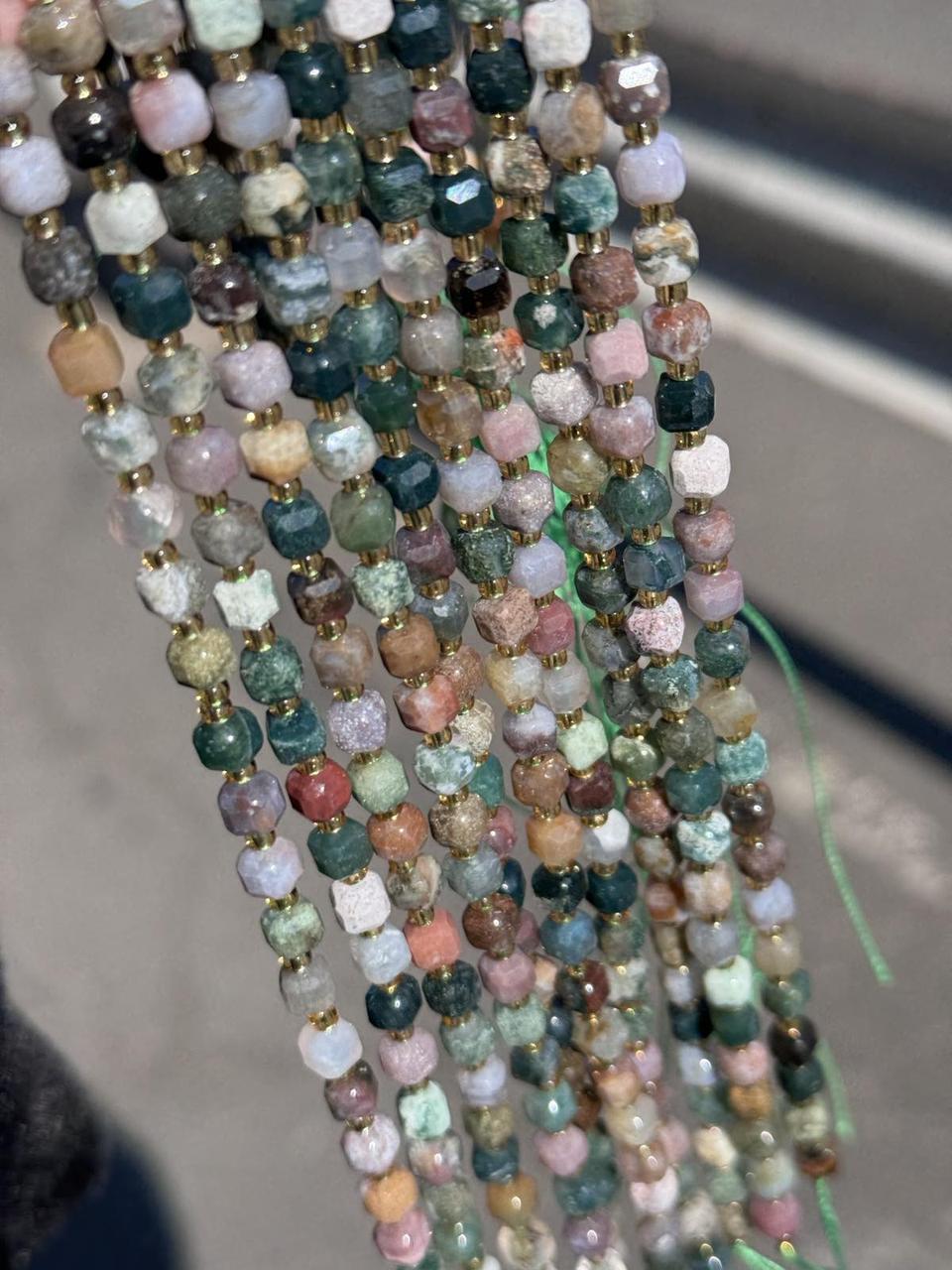 АГАТ намистини кубик 5 мм довжина 36-37 см приблизно 52 намистини