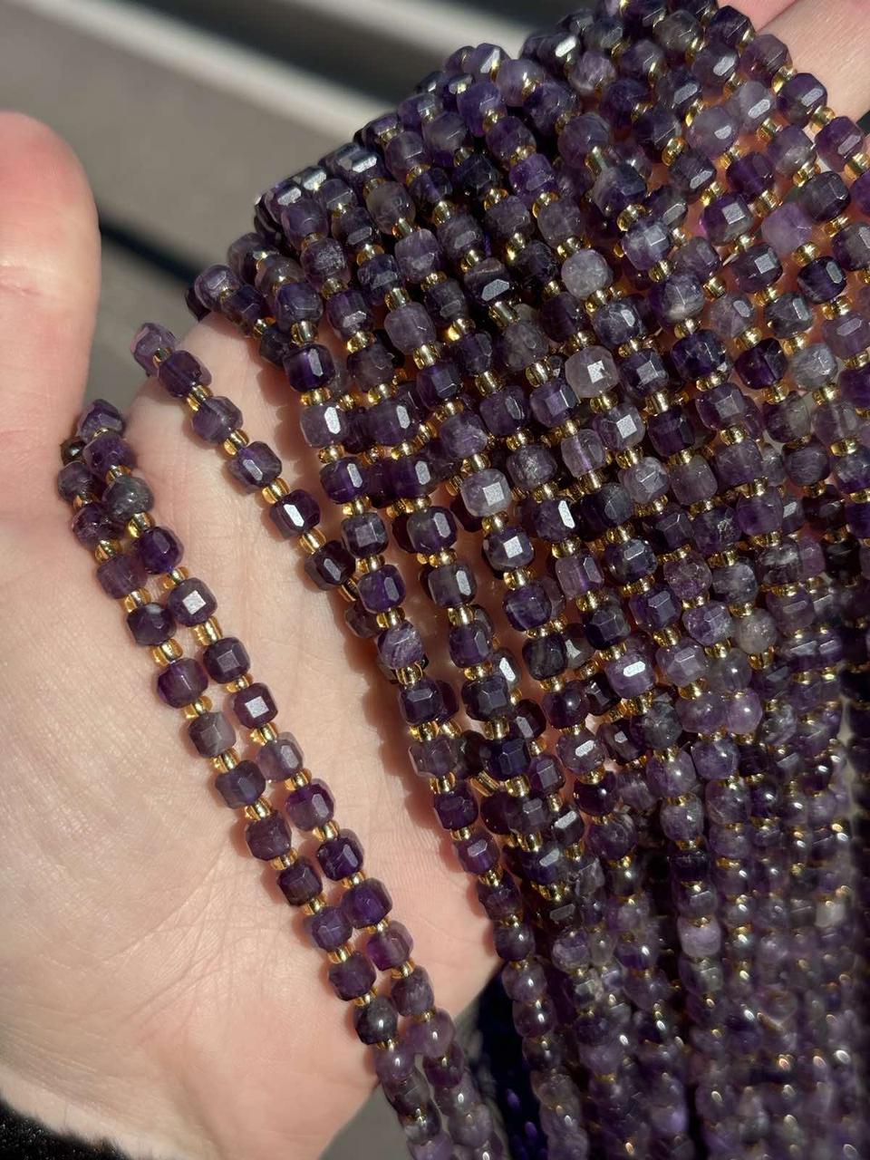 Аметист кубик 5 мм довжина 36-37 см приблизно 52 намистини