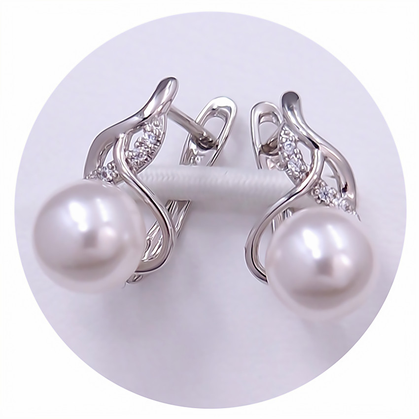 Сережки XР. Родій. Камені: перли та білий циркон. Довжина: 17 мм. Ширина: 7 мм.