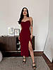 Бордове спокусливе облягаюче плаття на тонких бретелях, імітацією чашки і вирізом на ніжці, фото 7