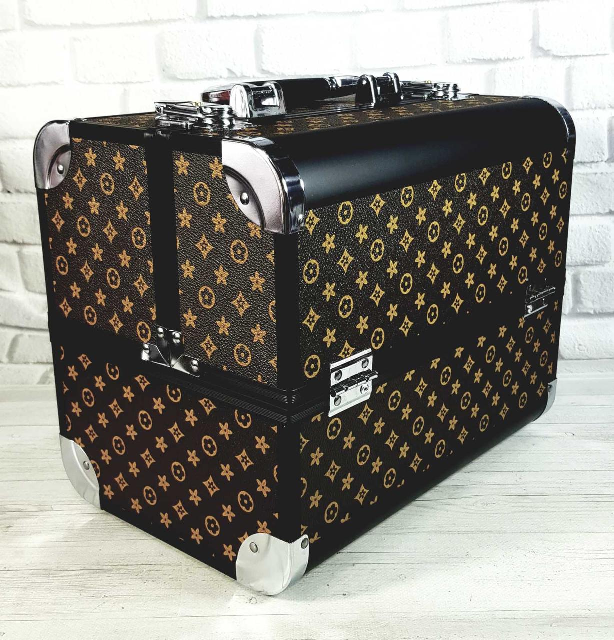 Б'юті кейс алюмінієвий із висувними полицями та ключем бренд валіза майстра