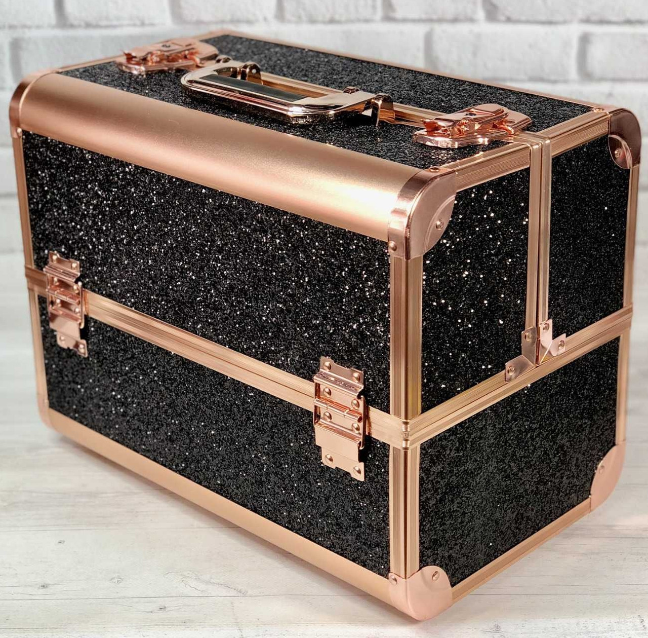 Б'юті-кейс алюмінієва валіза з ключем три висувні полиці відсіки для гель-лаків