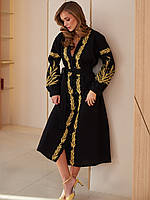 Платье-вышиванка Спереди и по рукавам декорировано вышивкой.