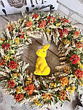 Вінок з натуральних сухоцвітів з кроликом, великодній вінок оберег на двері, д 45 см, фото 2