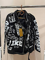 Куртка косуха з екошкіри чорна з білим принтом лева на спинці та написами, розмір L