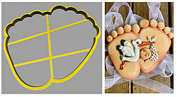 Пластикова вирубка "Дитячі стопи", 12 см