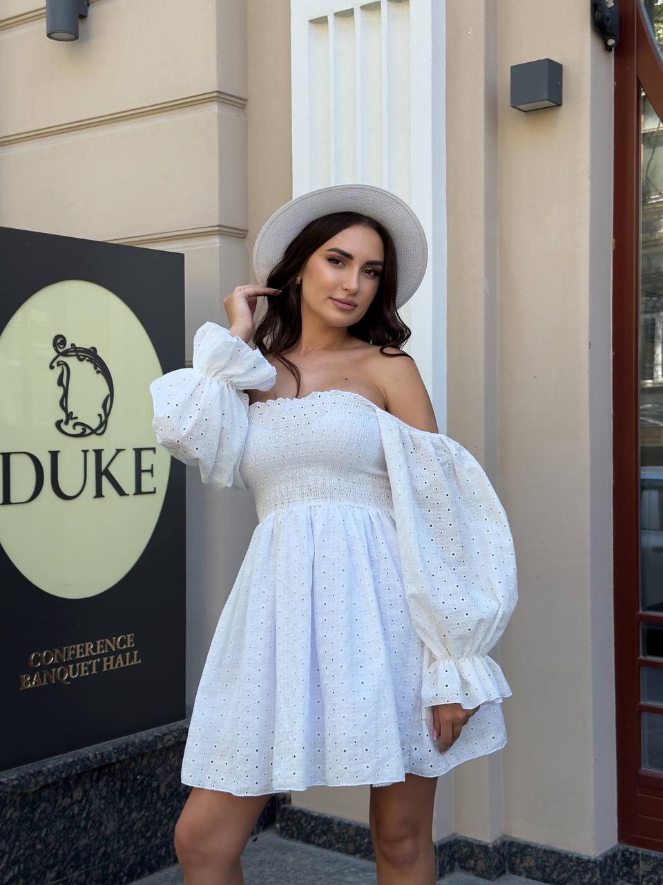 Біла гарна ажурна приталена сукня з прошви на довгий рукав з пишною спідницею на підкладці, фото 1