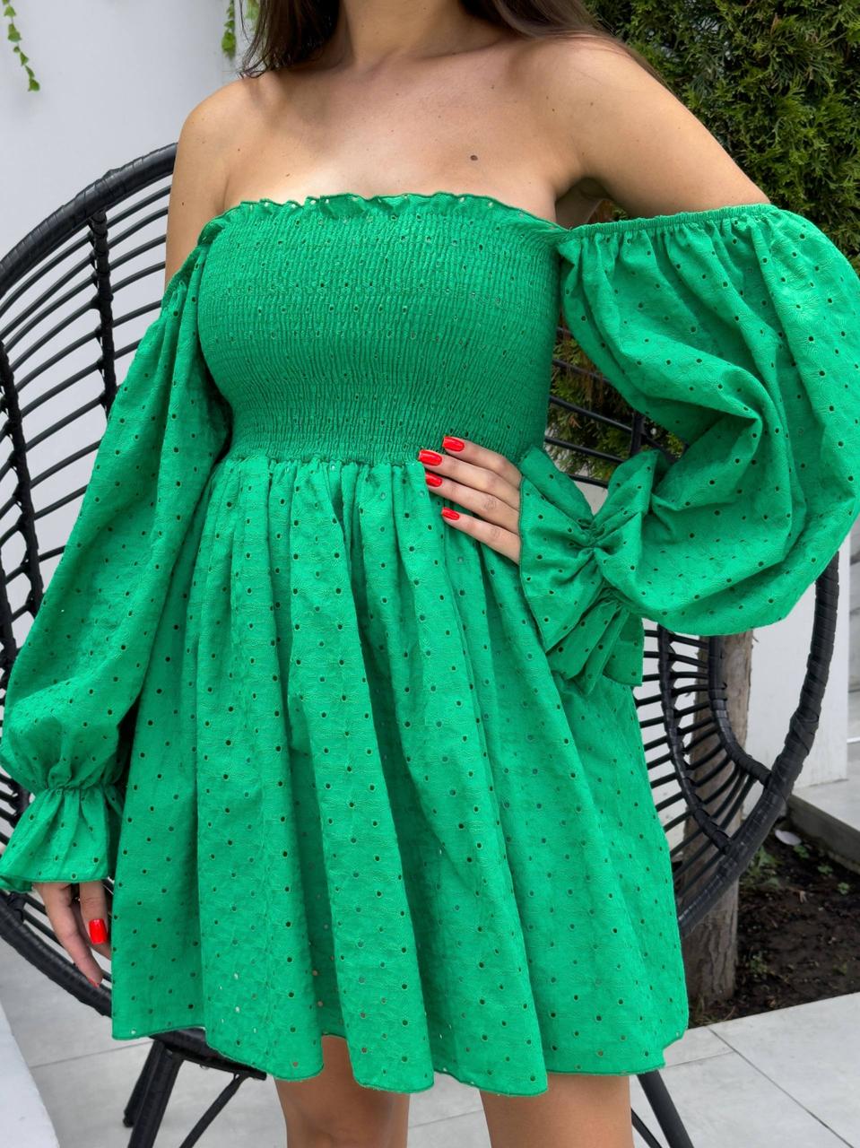 Зелена гарна ажурна приталена сукня з прошви на довгий рукав з пишною спідницею на підкладці, фото 1