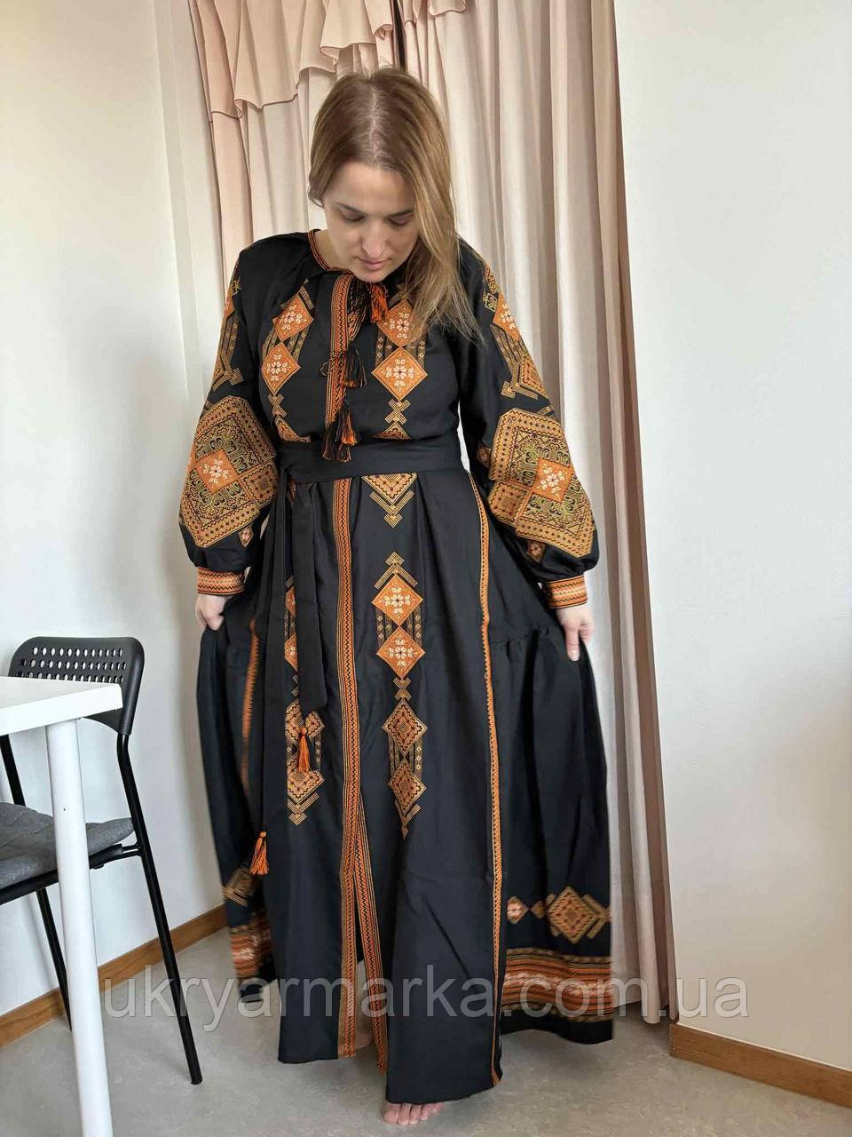 Святкова чорна сукня з багатою вишивкою "Кіра"