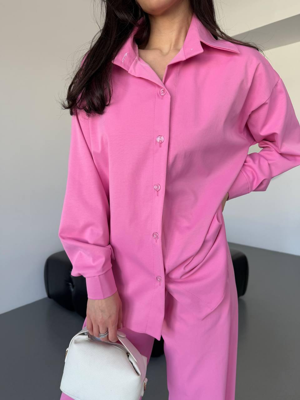 Рожевий жіночий базовий повсякденний костюм-двійка з котону: широкі Штани та Сорочка на ґудзиках, фото 1