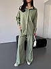 Оливковий жіночий базовий повсякденний костюм-двійка з котону: широкі Штани та Сорочка на ґудзиках, фото 4
