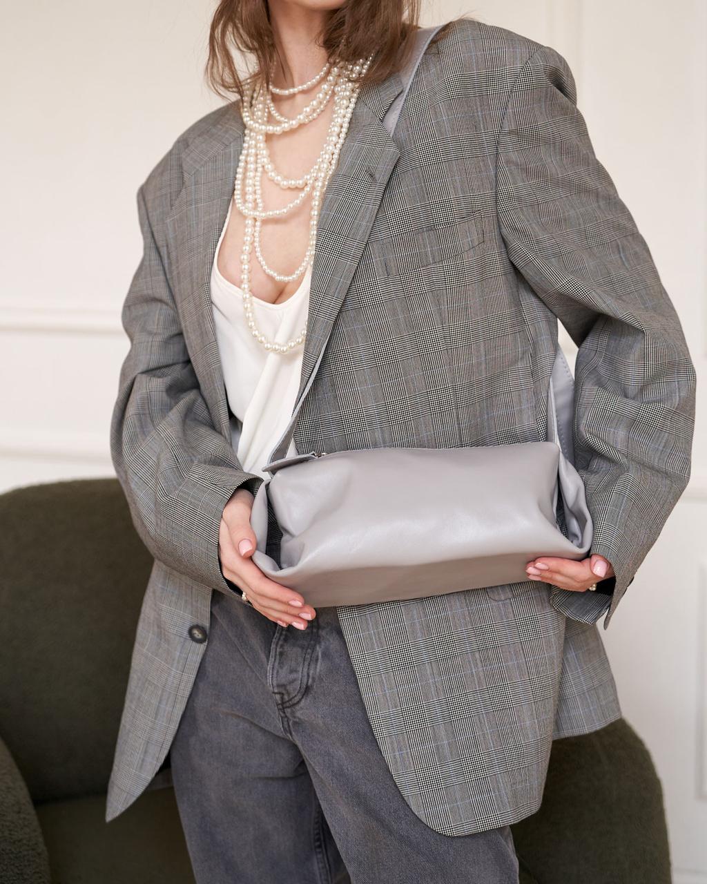 Жіноча сумка Welassie з регульованим плечовим ременем на одне відділення сіра "Мей"