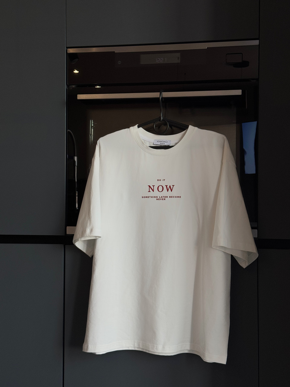 Футболка з написом "now