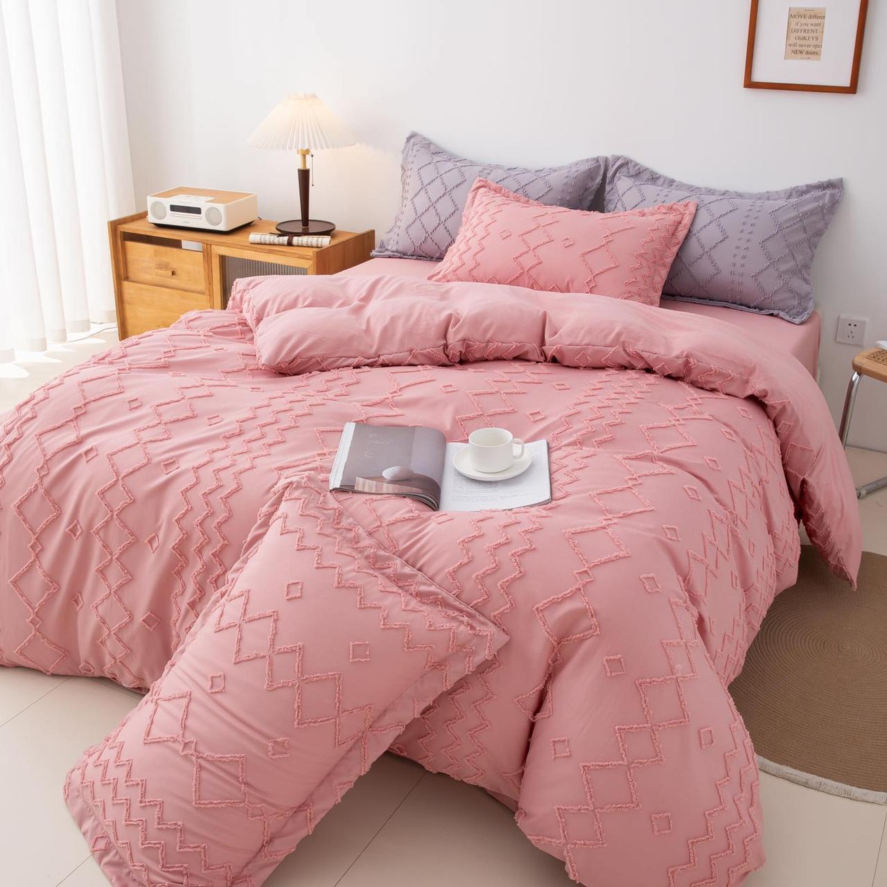 Постільна білизна однотонна сатинова з аплікацією 200 на 220 см євро розмір рожева, фото 1