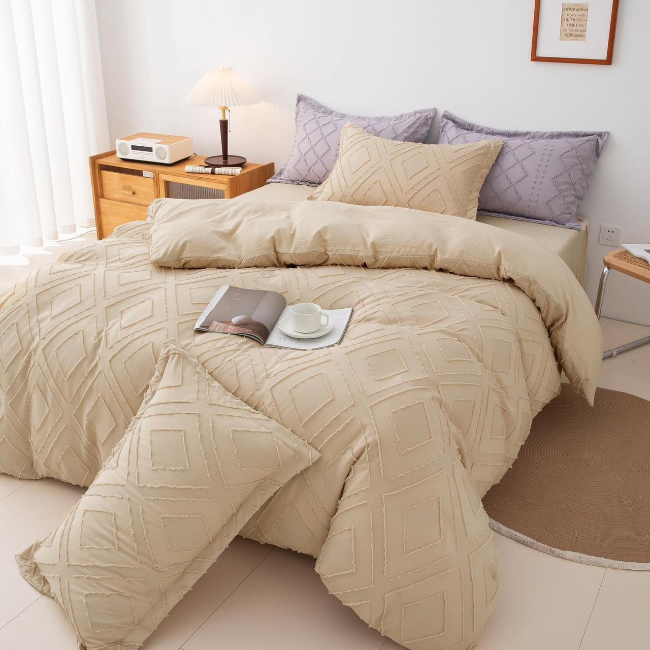 Постільна білизна однотонна сатинова з аплікацією 200 на 220 см євро розмір бежева, фото 1