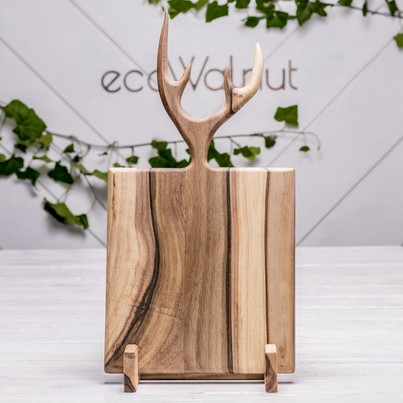 Кухонна дерев'яна дощечка Якісна дошка із горіха з персоналізацією «Роги»