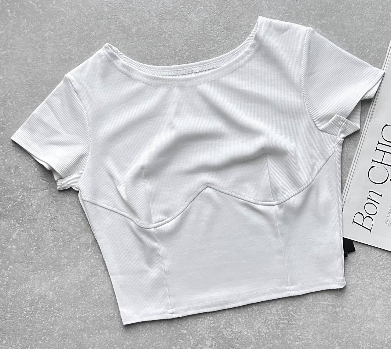 Модна жіноча футболка з корсетною імітацією, білого кольору.