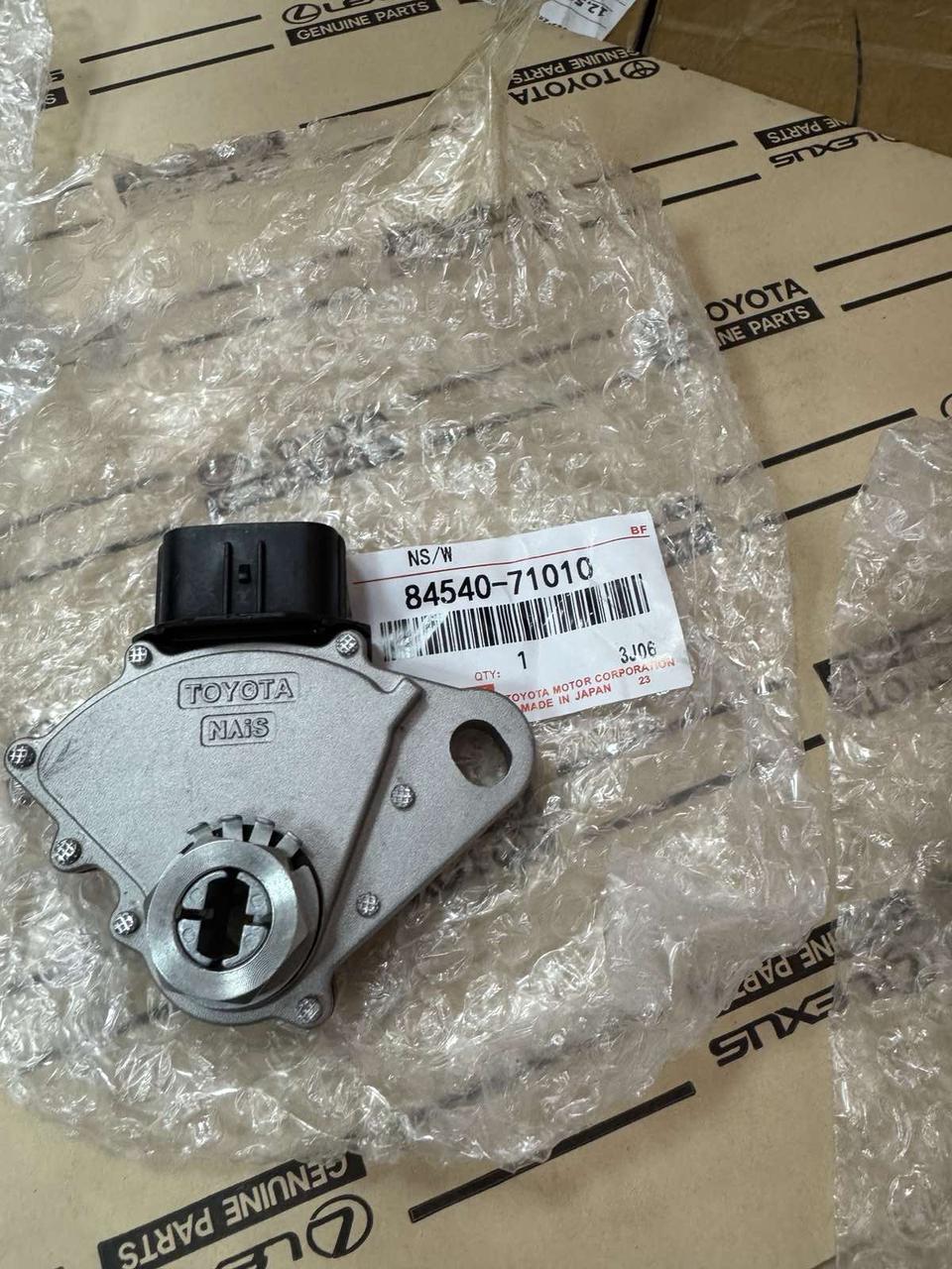 Датчик положення селектора передач Toyota FJ Cruiser 100 200 Hilux Prado 120 150 Lexus LS LX 470 IS GS GX 470, фото 1