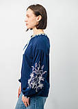 Вишиванка жіноча зі штапелю з довгим рукавом "Гармонія" темно-синя біла вишивка, фото 3