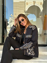 Вишитий жіночий джинсовий піджак накидка в чорному кольорі без застібки розміри S,M,L.